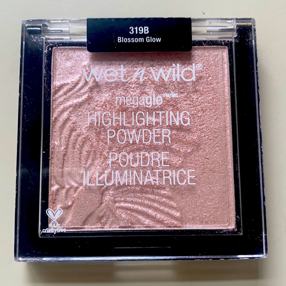 🏖FREE W/BUNDLE Wet n wild highlighting powder
